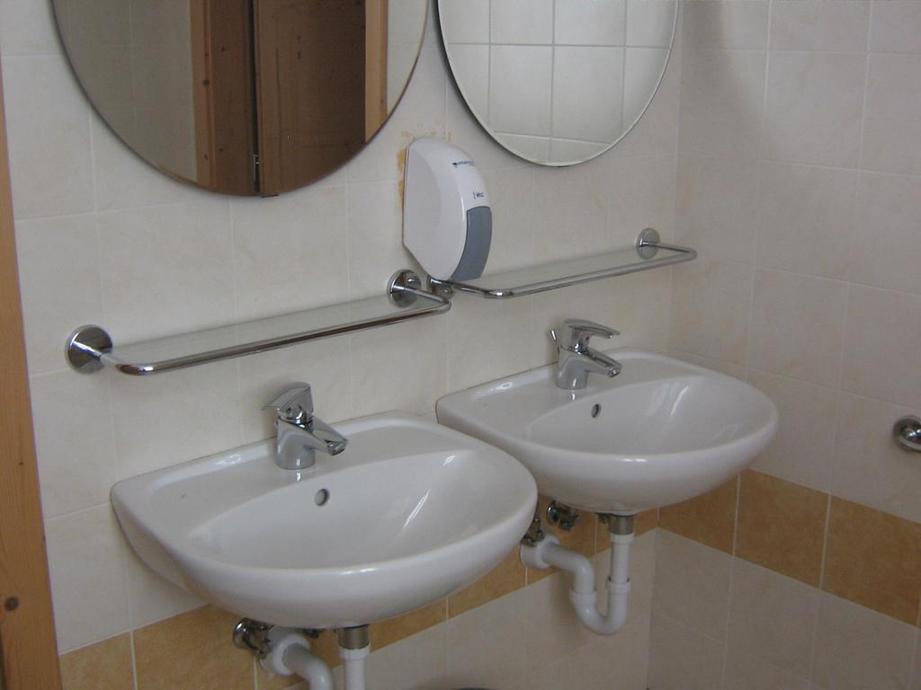 Taxus Hostel Pieve Tesino Phòng bức ảnh